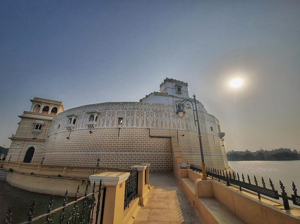 Lakhota Palace at Lakhota Talav (Lakhota lake) is one of the most beautiful and serene places in Jamnagar. This lake is manmade and surrounds the exquisite Lakhota Palace. jamnagar tourist places photos